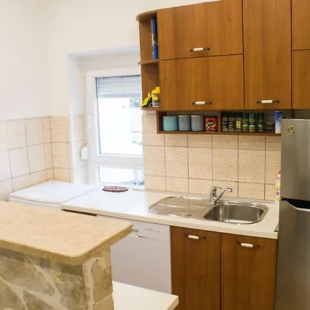 White Orchid Apartman *