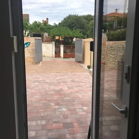 White Orchid Apartment Pula