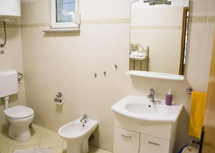 White Orchid Apartman *