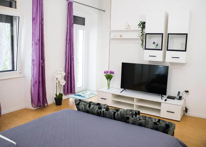 White Orchid Apartman