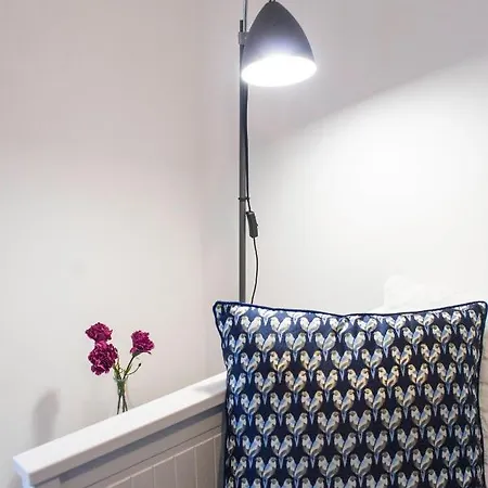 Apartment White Orchid